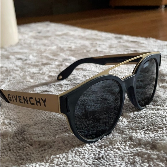 givenchy 7017
